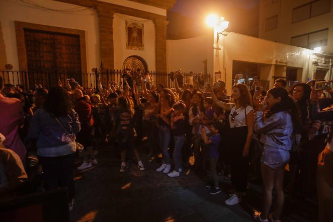 Fotos: El ambiente en la calle la noche de la Final del COAC