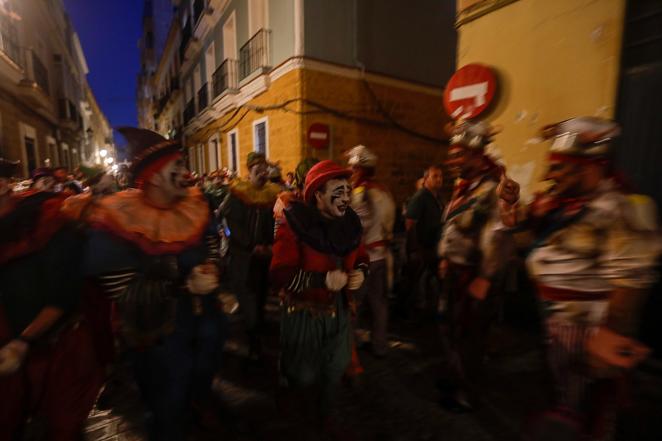 Fotos: El ambiente en la calle la noche de la Final del COAC