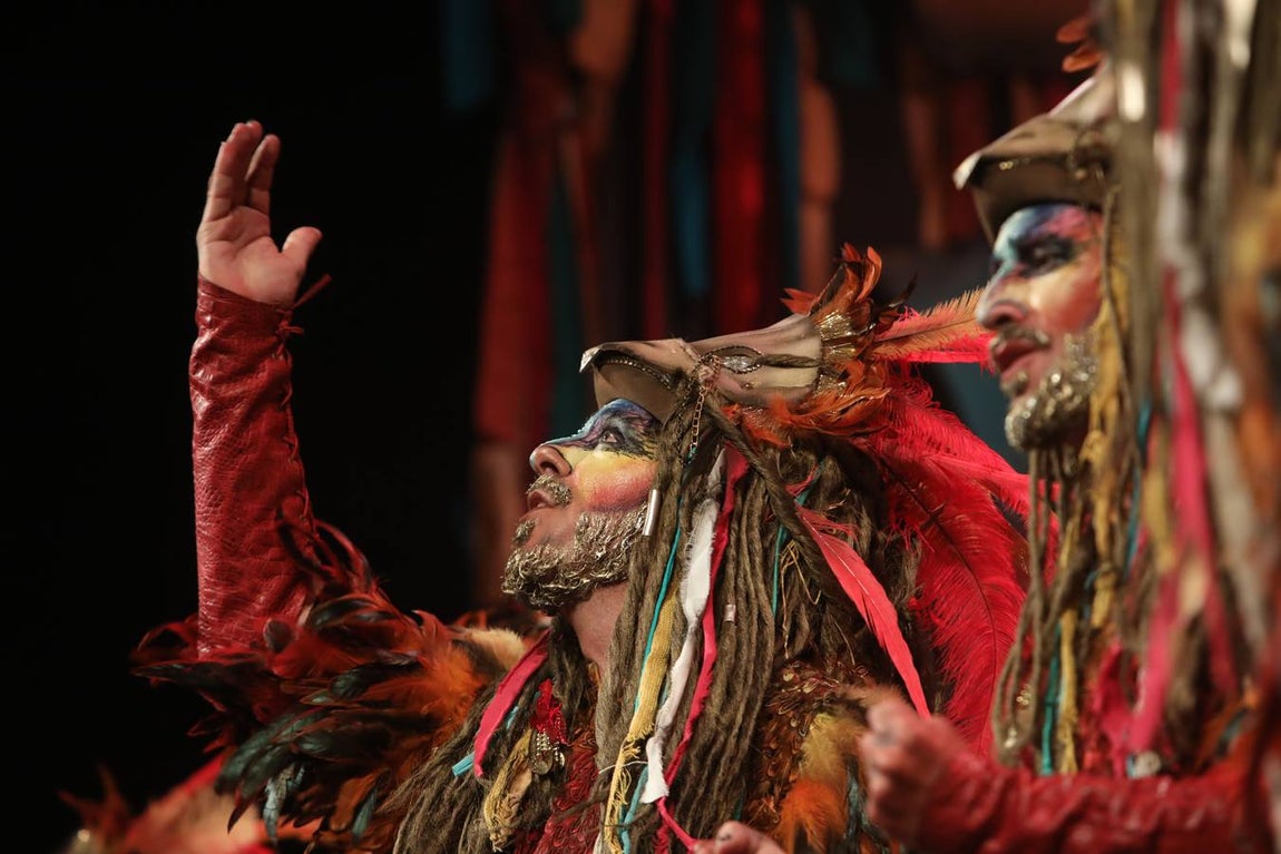 Fotos: Comparsa  &#039;Los renacidos&#039; (Miguel Ángel García Argüez &#039;El Chapa&#039;) en la Final del Falla 2022