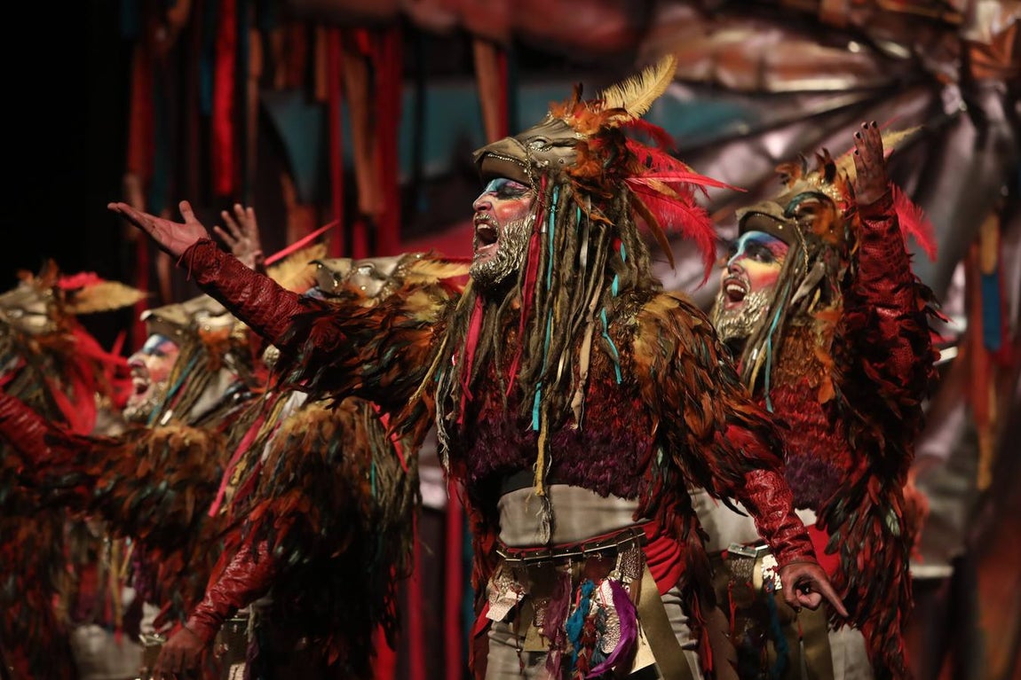 Fotos: Comparsa  &#039;Los renacidos&#039; (Miguel Ángel García Argüez &#039;El Chapa&#039;) en la Final del Falla 2022