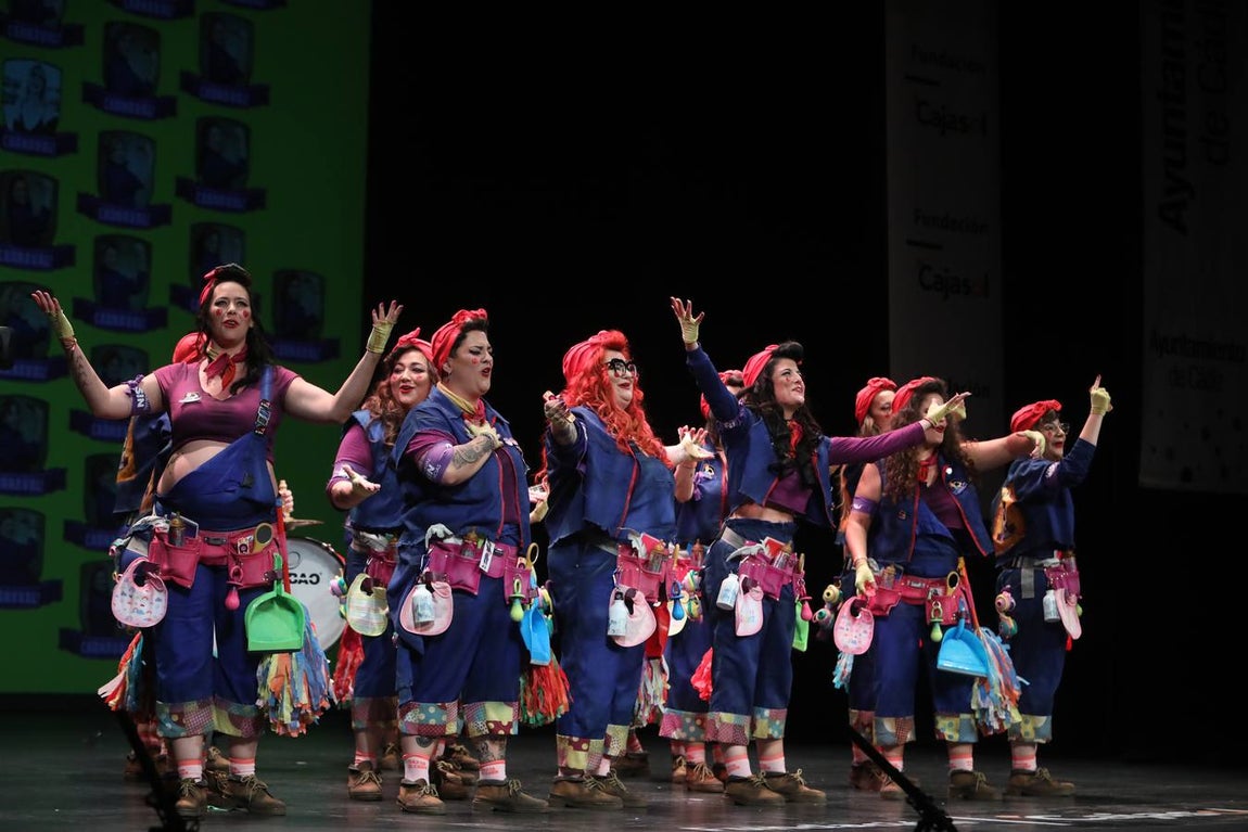 Fotos: La comparsa de Marta Ortiz: We can do… CARNAVAL en la Final del Falla 2022