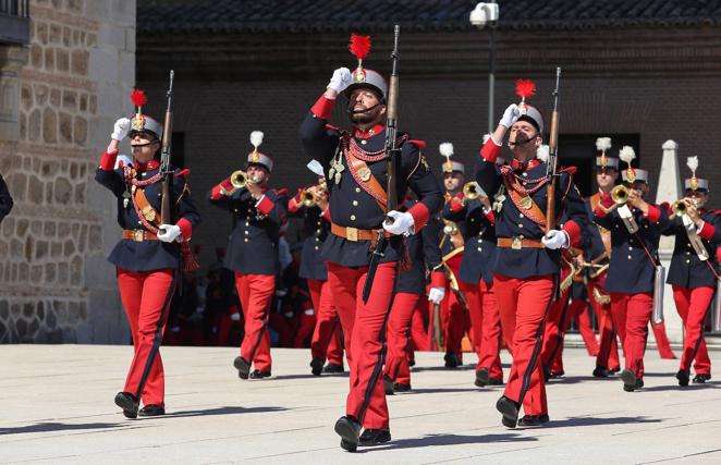 Relevo de la Guardia del Alcázar por el Regimiento del Rey nº1