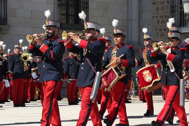 Relevo de la Guardia del Alcázar por el Regimiento del Rey nº1