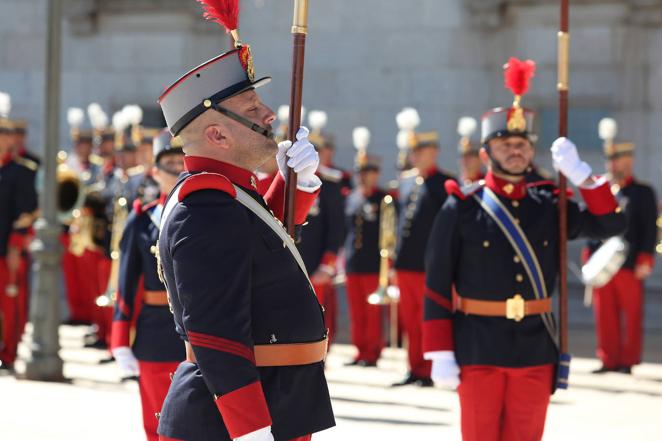 Relevo de la Guardia del Alcázar por el Regimiento del Rey nº1