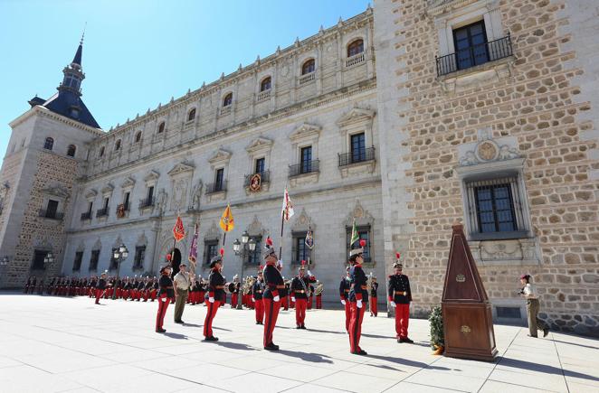 Relevo de la Guardia del Alcázar por el Regimiento del Rey nº1