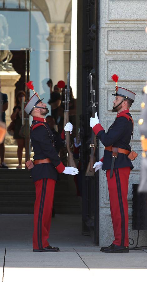 Relevo de la Guardia del Alcázar por el Regimiento del Rey nº1