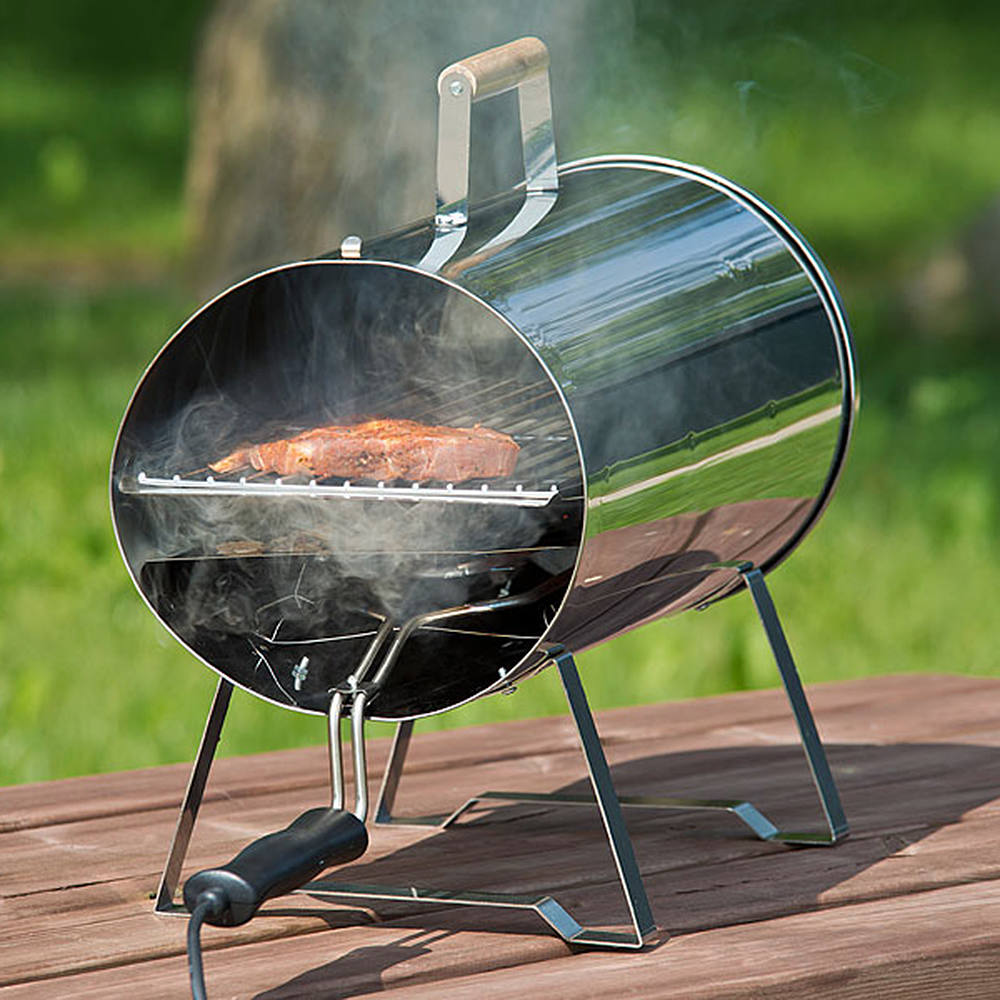 MONSTERZEUG - BBQ Smoker Grill. Eléctrica y fácil de transportar, es una buena opción tanto para asar en la parrilla como para hornear. Con dos asas, cuenta con una bandeja que facilita su limpieza. 89,99 €.