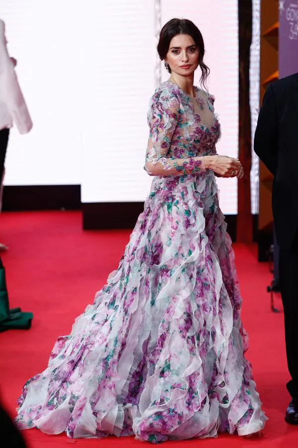 Penélope Cruz, Premios Goya 2020. Para la ocasión, la actriz llevó una creación de Ralph &amp; Russo Alta Costura con cuerpo entallado y voluminosa falda con cascada de volantes.