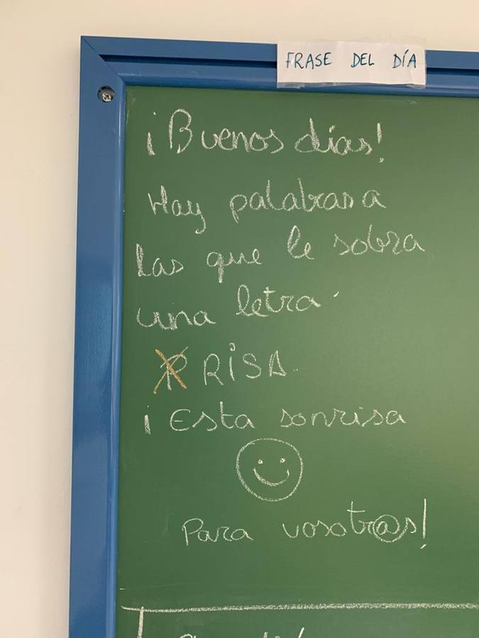 Los mensajes sorpresa con los que despiertan cada mañana los alumnos de un colegio sevillano