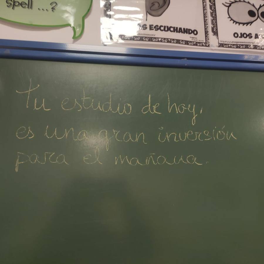 Los mensajes sorpresa con los que despiertan cada mañana los alumnos de un colegio sevillano