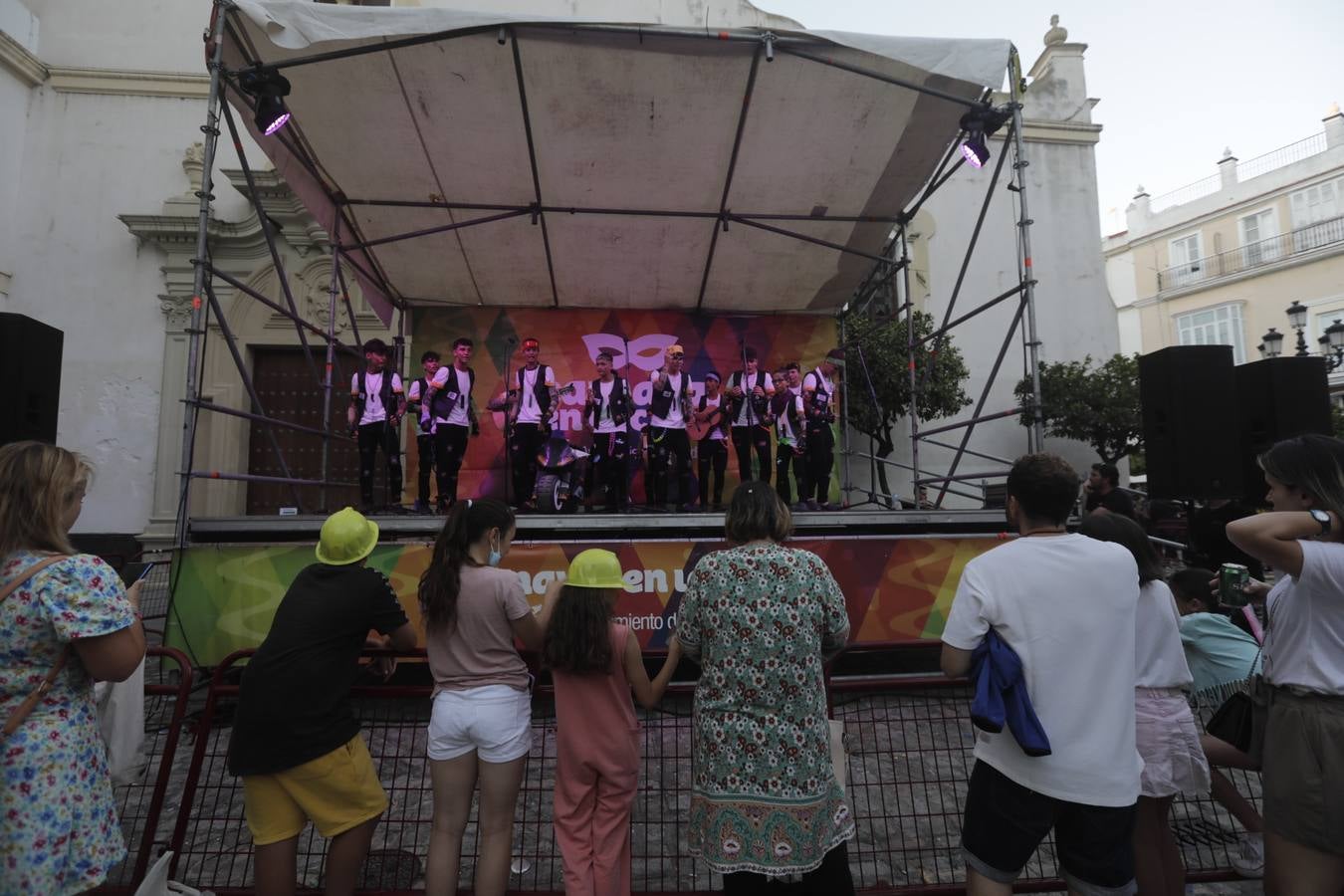 Fotos: Tibio ambiente en Cádiz el Martes de Carnaval