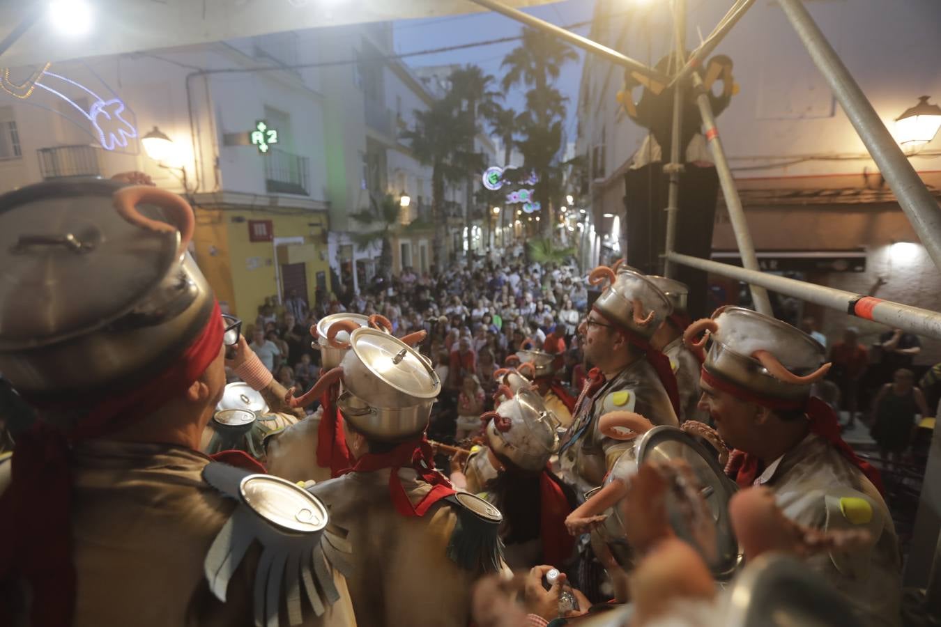 Fotos: Tibio ambiente en Cádiz el Martes de Carnaval