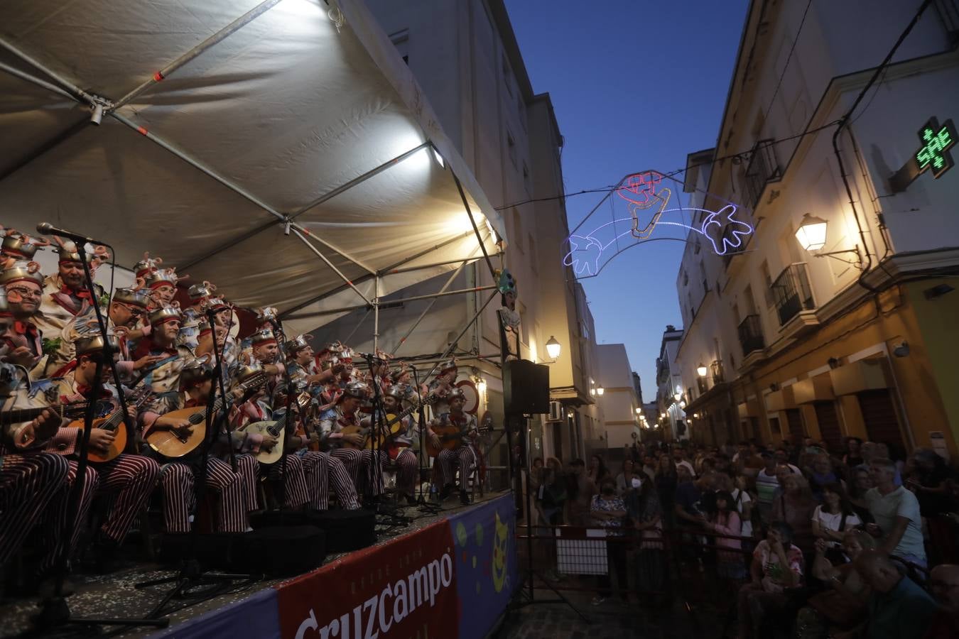 Fotos: Tibio ambiente en Cádiz el Martes de Carnaval