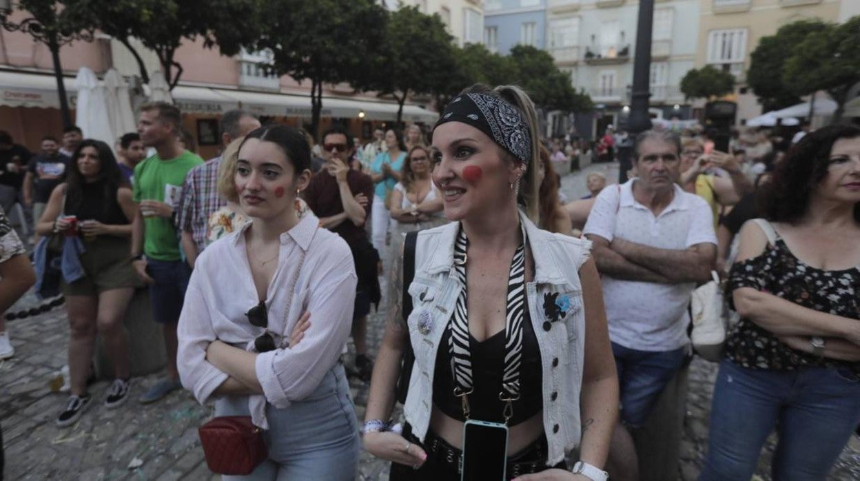 Fotos: Tibio ambiente en Cádiz el Martes de Carnaval