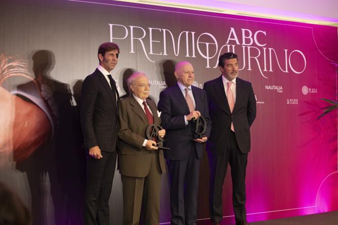 De izquierda a derecha: Juan José Padilla, Carlos Val-Carreres, Máximo García Padrós y Julián Quirós