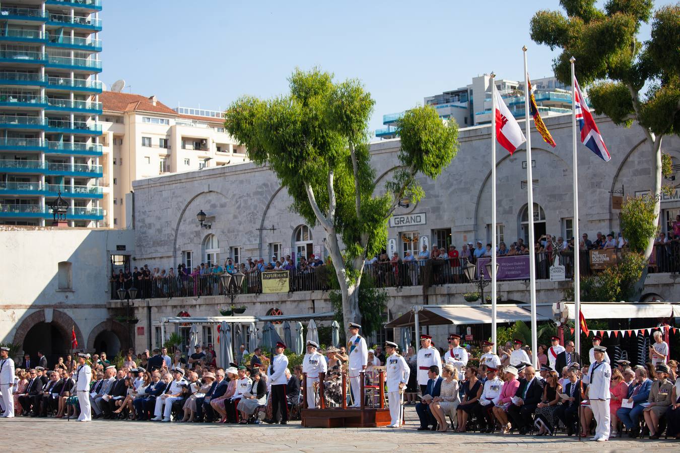 Desfile militar para despedir a los condes de Wessex en Gibraltar