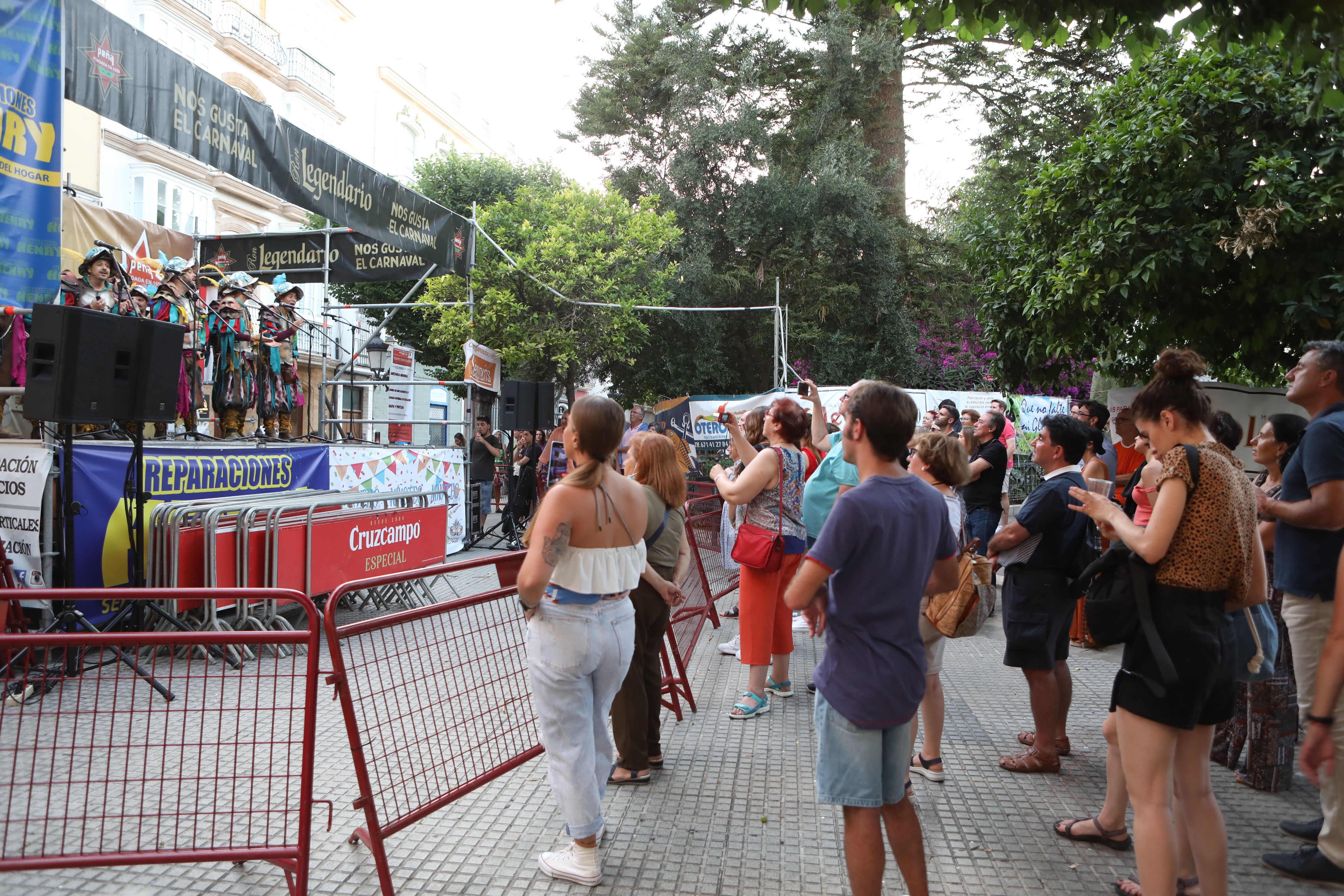 En imágenes: Jueves de Carnaval de verano por las calles de Cádiz