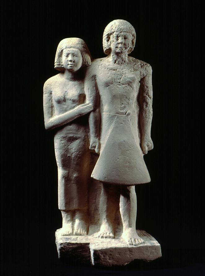 Compañera del hombre. En el grupo escultórico de Nepeh-Ka y su mujer, Wahit del Reino Nuevo, dinastía XVIII (1570-1293 aC) procedente de Roemer-und Pelizaeus-Museum de Hildesheim (Alemania) «podemos ver esa igualdad entre el hombre y la mujer, representados a la misma escala y en una actitud íntima», señala el historiador Nacho Ares, comisario de la exposición. Ambos personajes se muestran de pie y Wahit sujeta el brazo derecho de Nepeh-Ka como señal de amor y respeto.