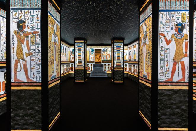 Inmersión en la tumba de Nefertari. Una sala recrea la cámara funeraria de la esposa de Ramsés II y explica las bellas pinturas con que está decorada