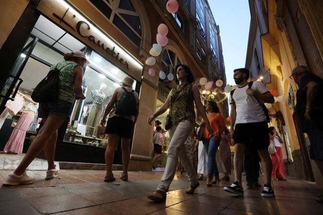 La bulliciosa Shopping Night de Córdoba, en imágenes