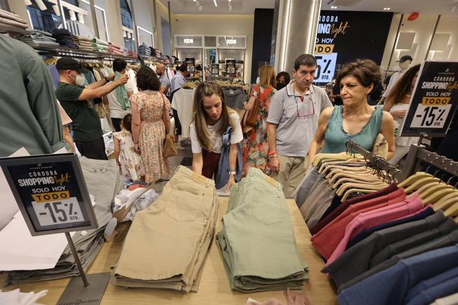 La bulliciosa Shopping Night de Córdoba, en imágenes