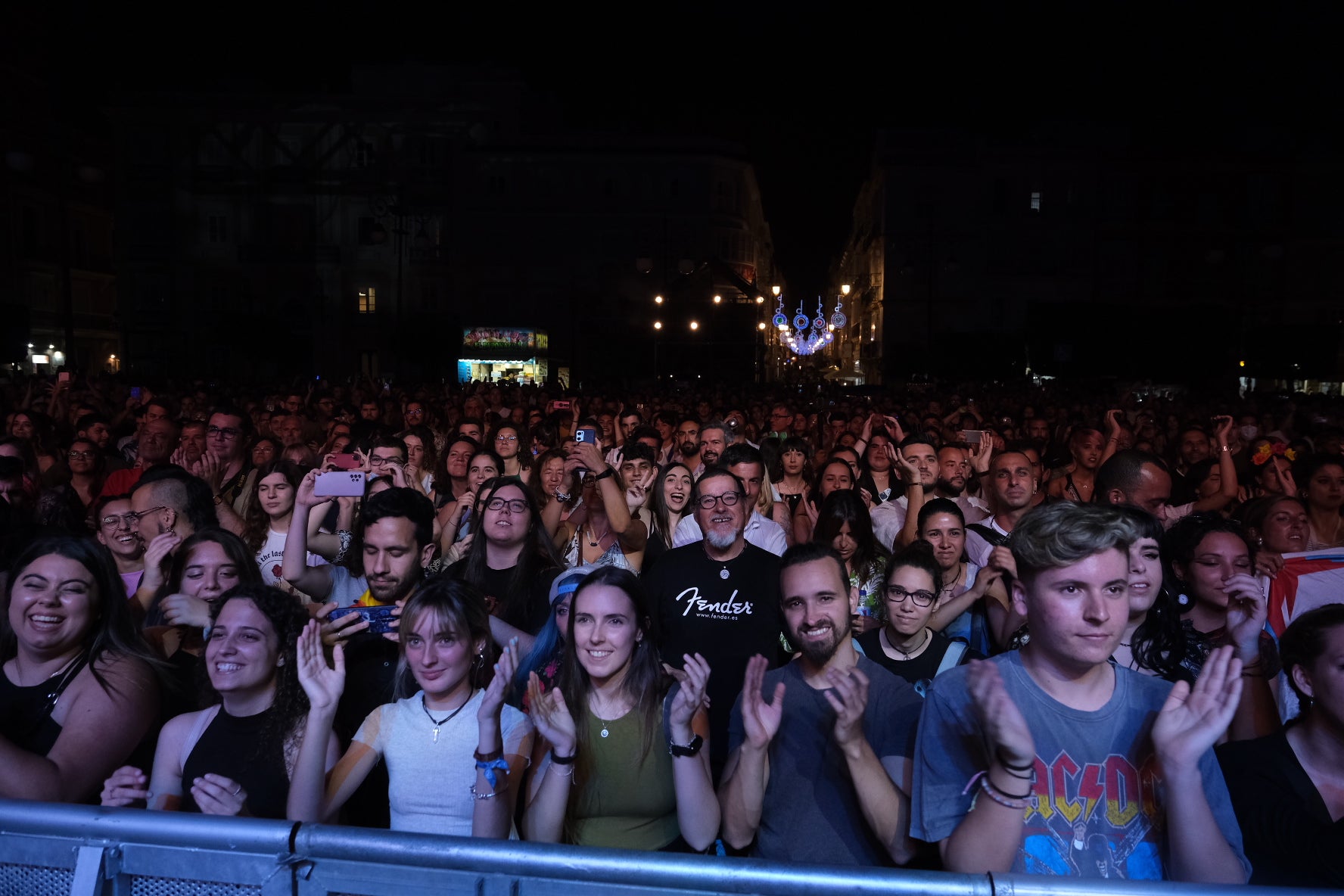 Fotogalería: Concierto de Tanxugueiras en la plaza de San Antonio de Cádiz