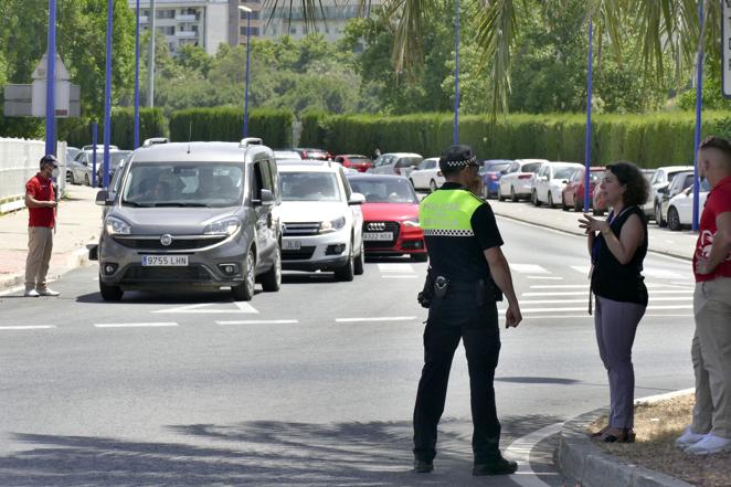 Primeros atascos y colas para el concierto de Manuel Carrasco en Sevilla