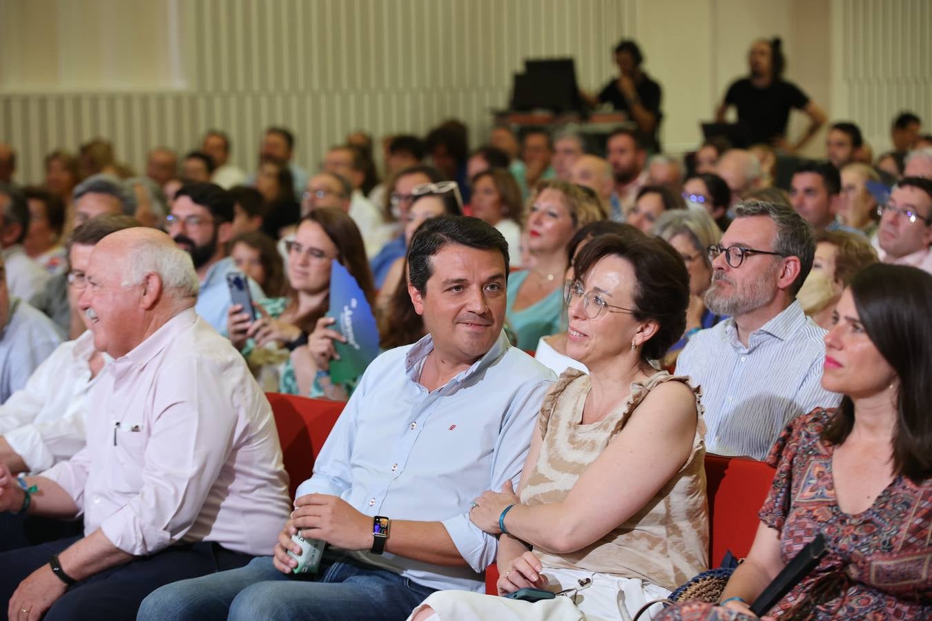 El acto de Feijóo en Córdoba, en imágenes