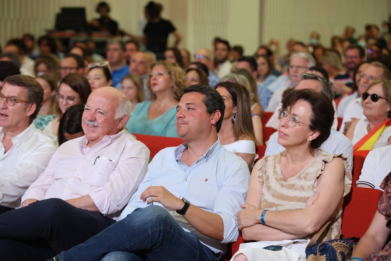 El acto de Feijóo en Córdoba, en imágenes