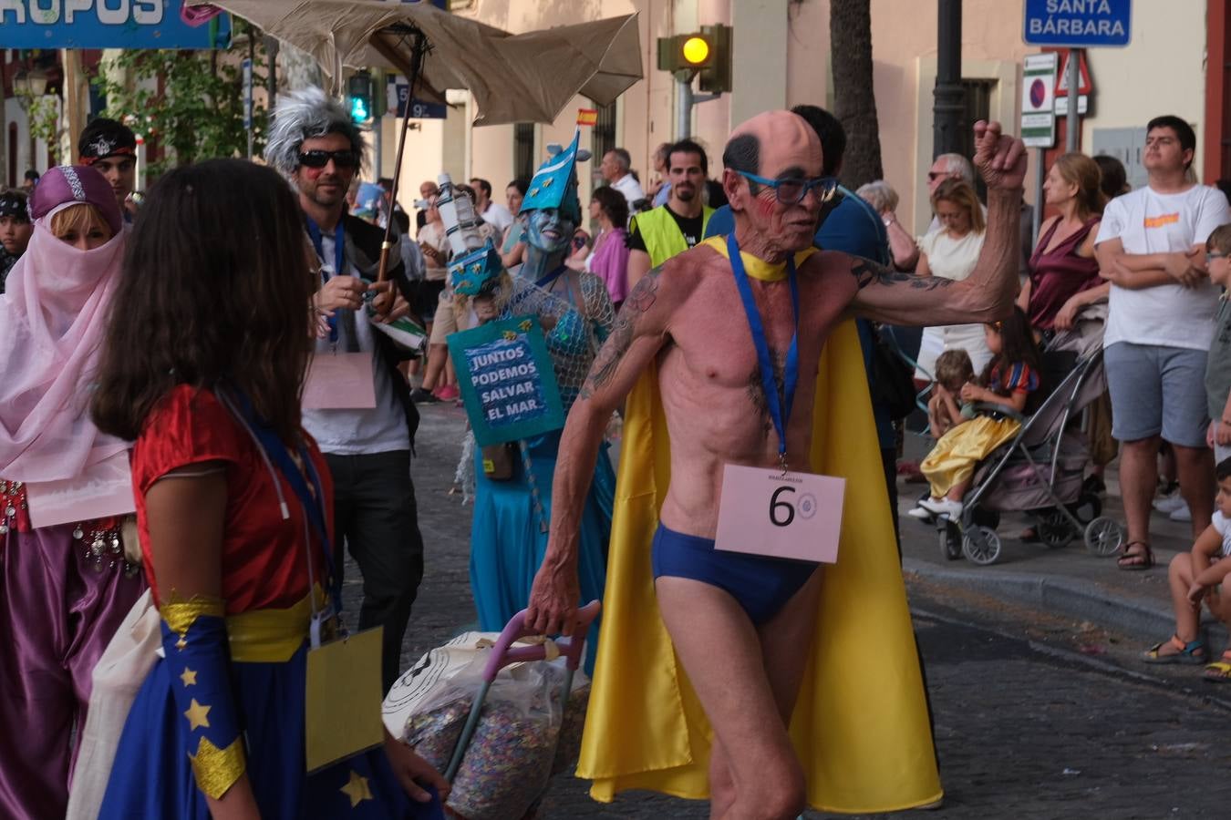 Fotos: Así ha sido la Cabalgata del Humor en Cádiz