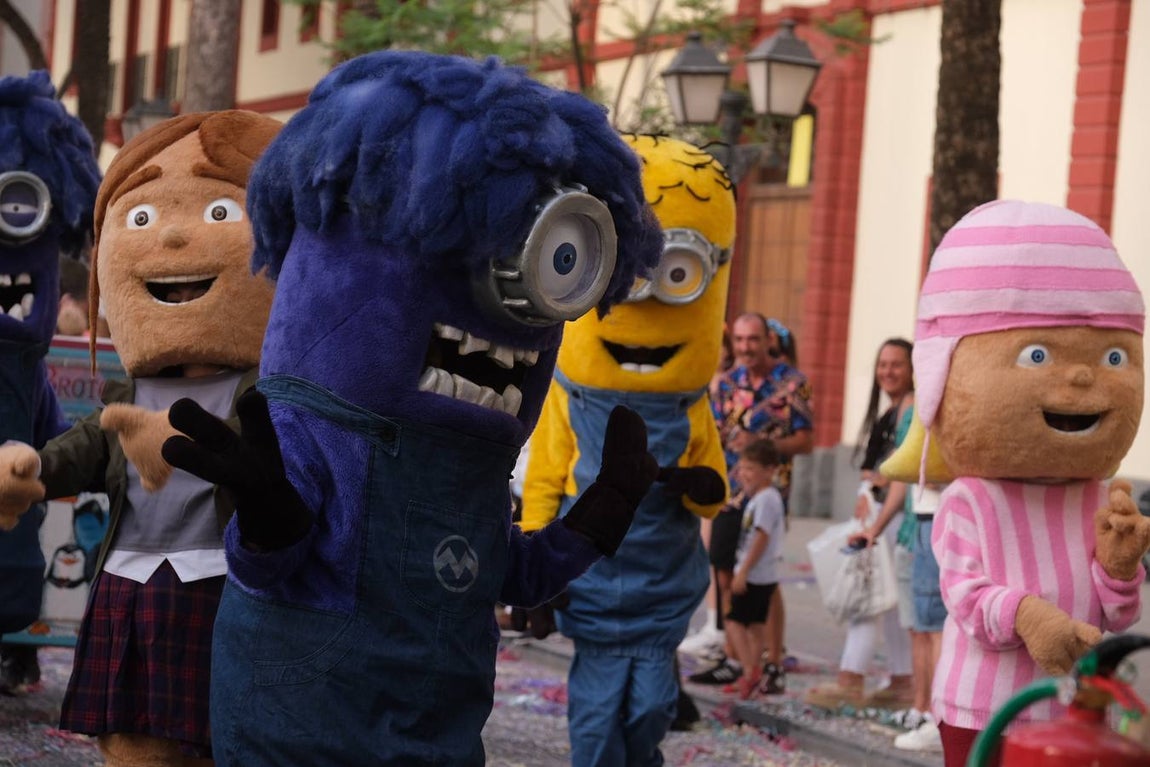 Fotos: Así ha sido la Cabalgata del Humor en Cádiz