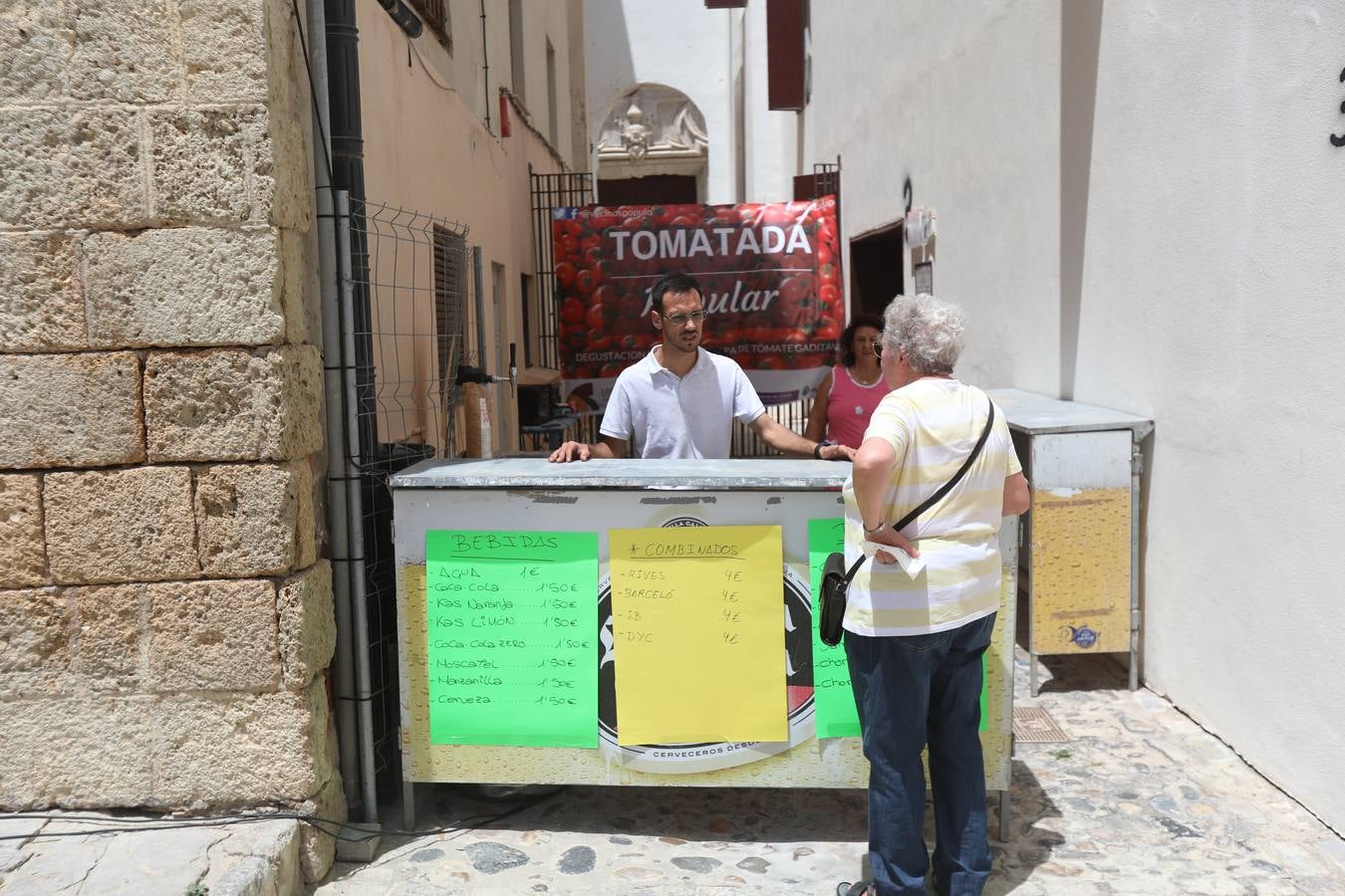 Fotos: Fiasco de la &#039;Tomatada popular&#039; de este sábado en la plaza de Santa Cruz