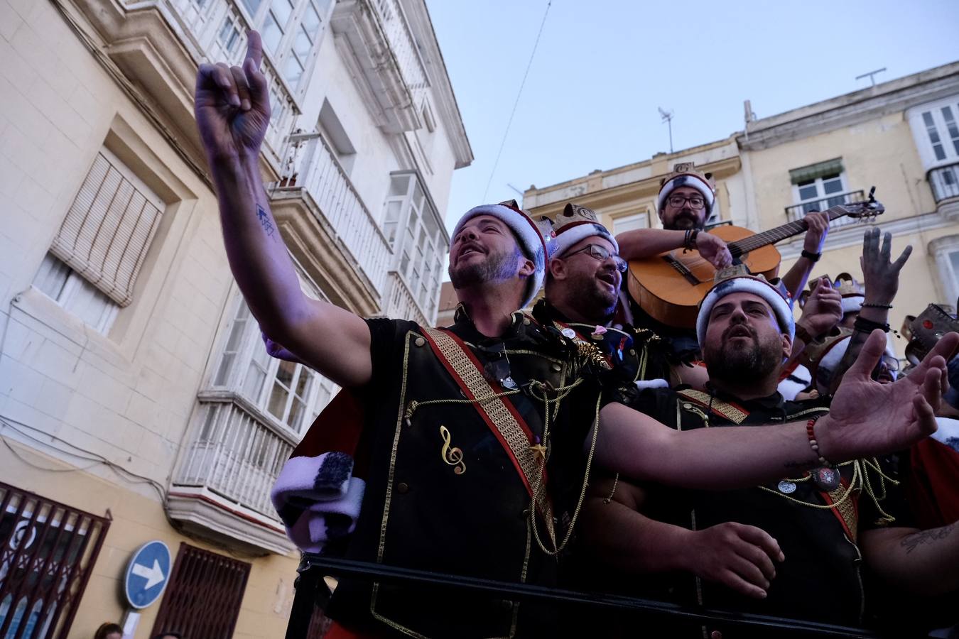 Fotos: Ambiente y carrusel de coros en Cádiz el Domingo de Piñata