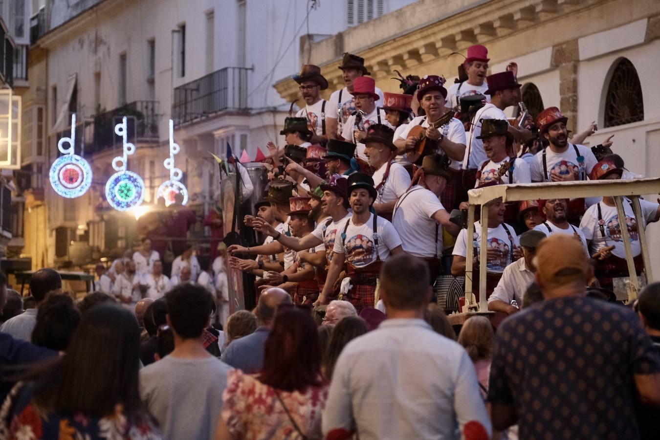 Fotos: Ambiente y carrusel de coros en Cádiz el Domingo de Piñata