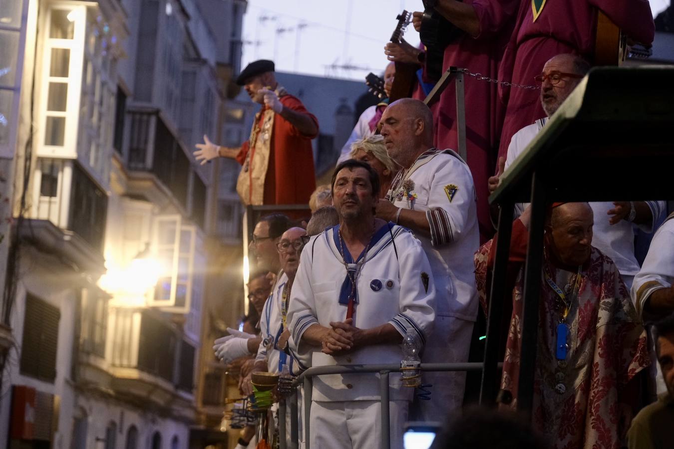 Fotos: Ambiente y carrusel de coros en Cádiz el Domingo de Piñata