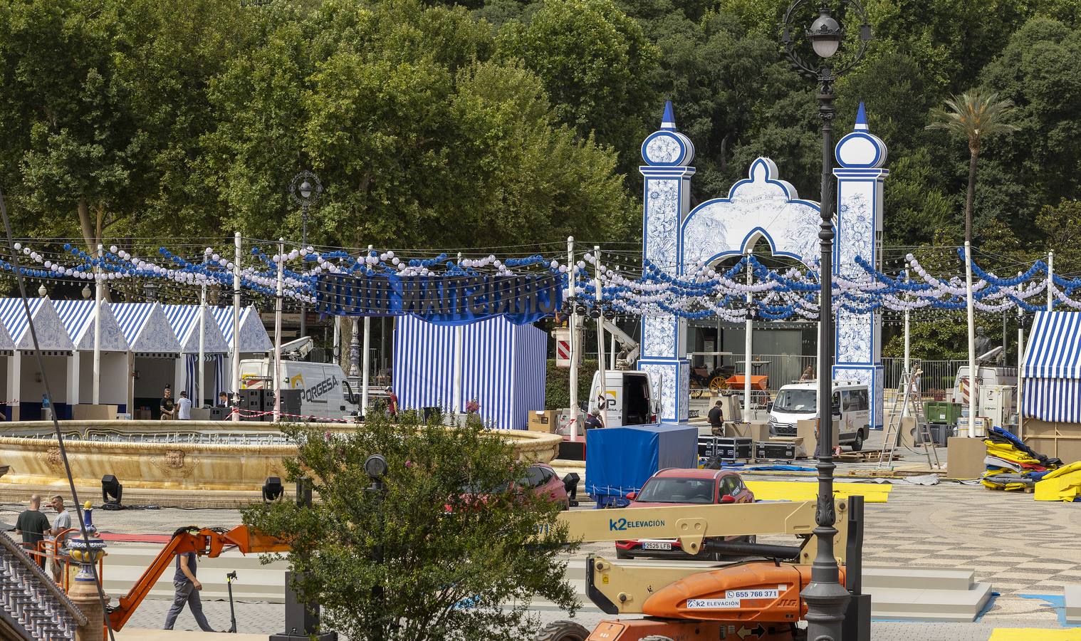 Dior monta la Feria en la Plaza de España, en imágenes