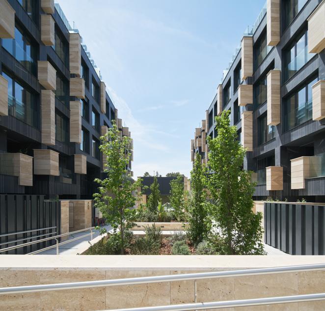 El nuevo ático de lujo de Tamara Falcó en Madrid. El ático cuenta con 186m2 exteriores distribuidos en dos terrazas, una de las cuales con piscina. Además, el proyecto residencial dispone también de unas exclusivas zonas comunes compuestas por zona social gourmet, gimnasio, piscina, spa y zona infantil.