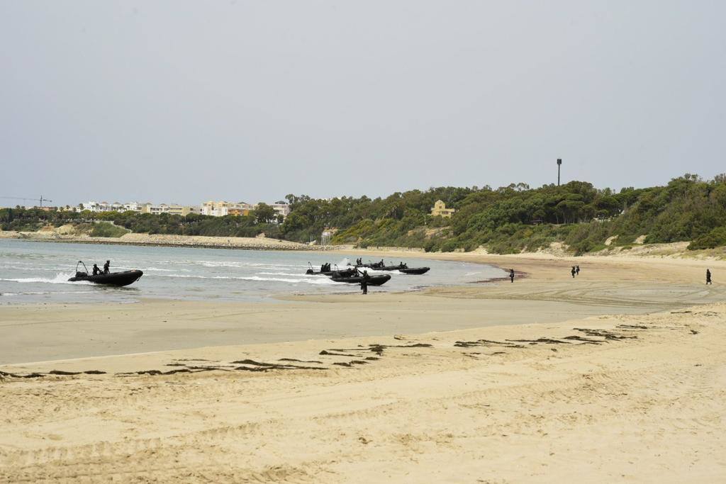 Llegada de las lanchas a la costa gaditana. 