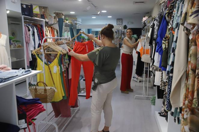 El comercio en el barrio de Ciudad Jardín en Córdoba, en imágenes