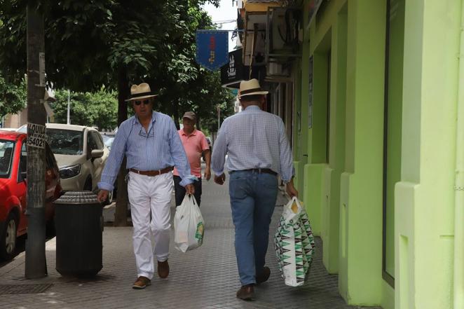 El comercio en el barrio de Ciudad Jardín en Córdoba, en imágenes