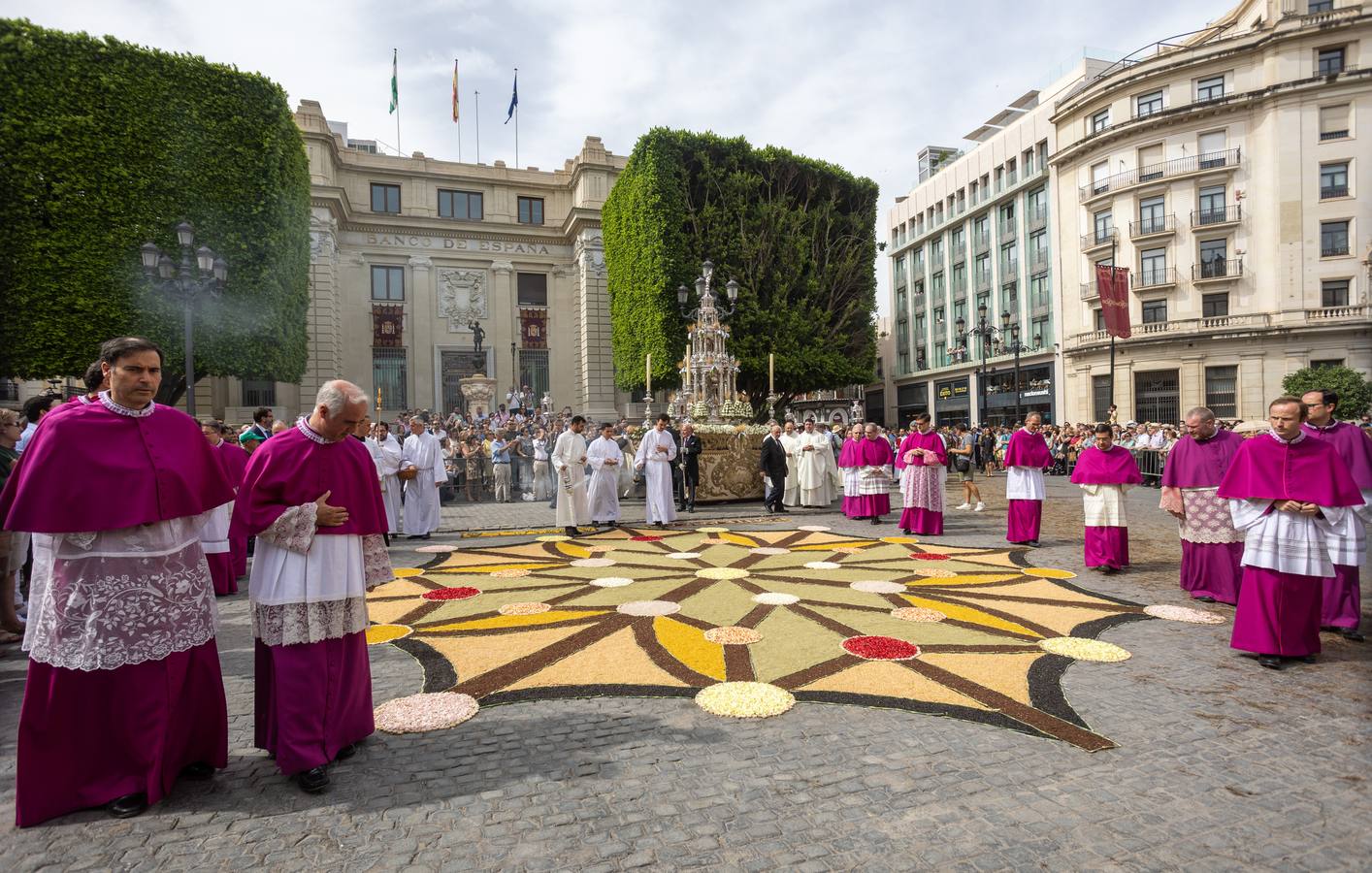 Las mejores imágenes de la procesión del Corpus Christi de Sevilla (y II)