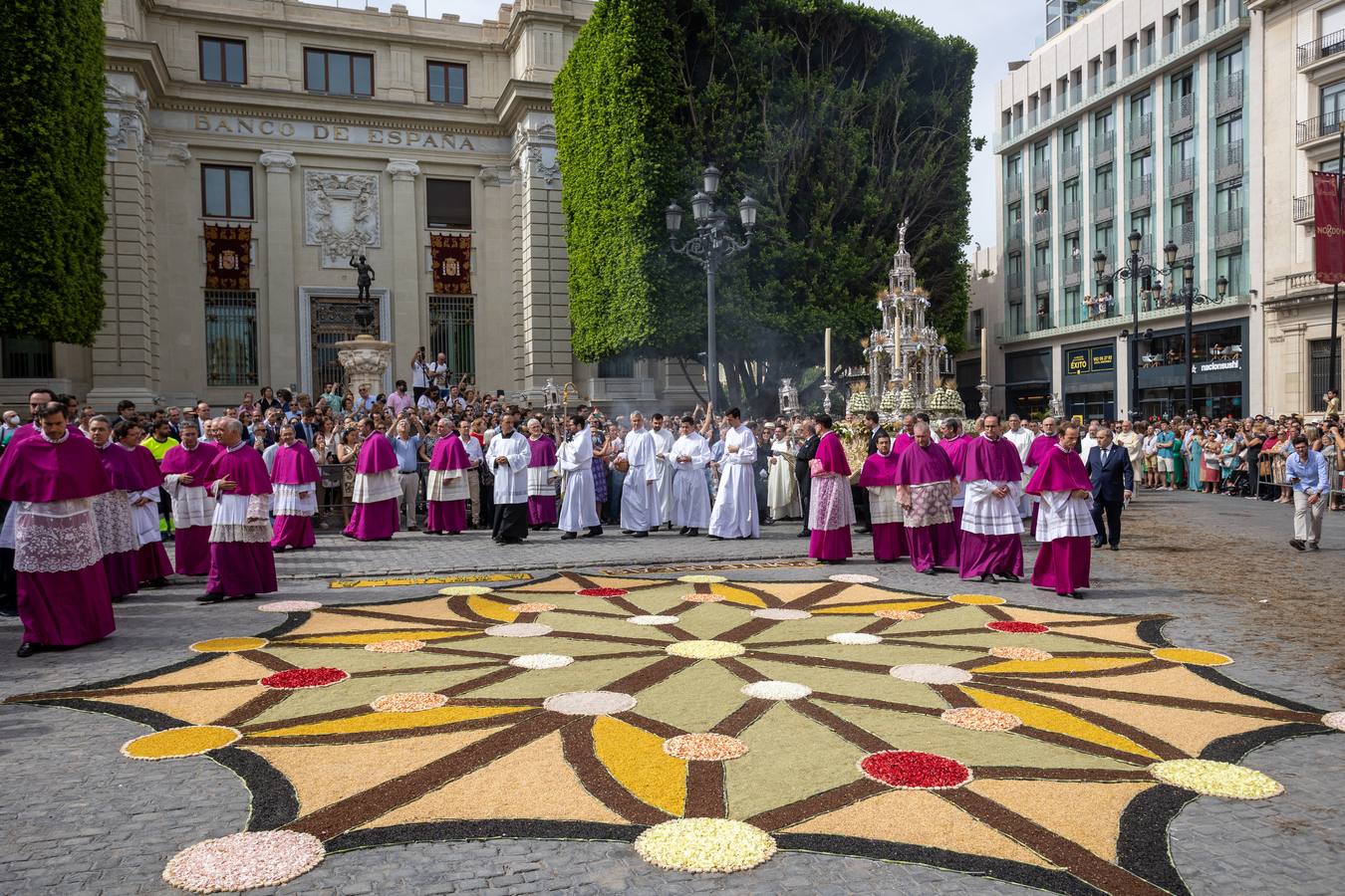 Las mejores imágenes de la procesión del Corpus Christi de Sevilla (y II)