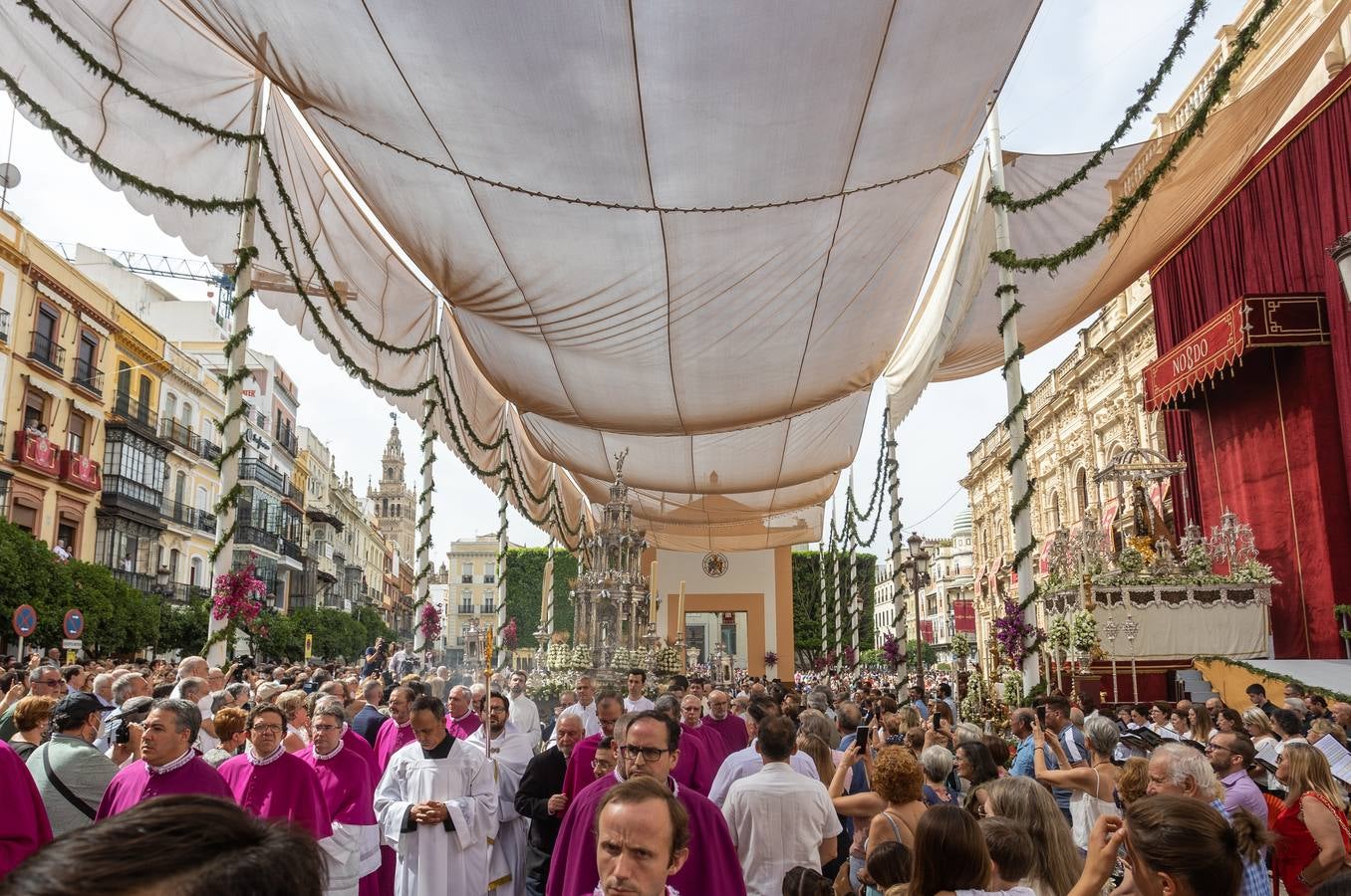 Las mejores imágenes de la procesión del Corpus Christi de Sevilla (y II)