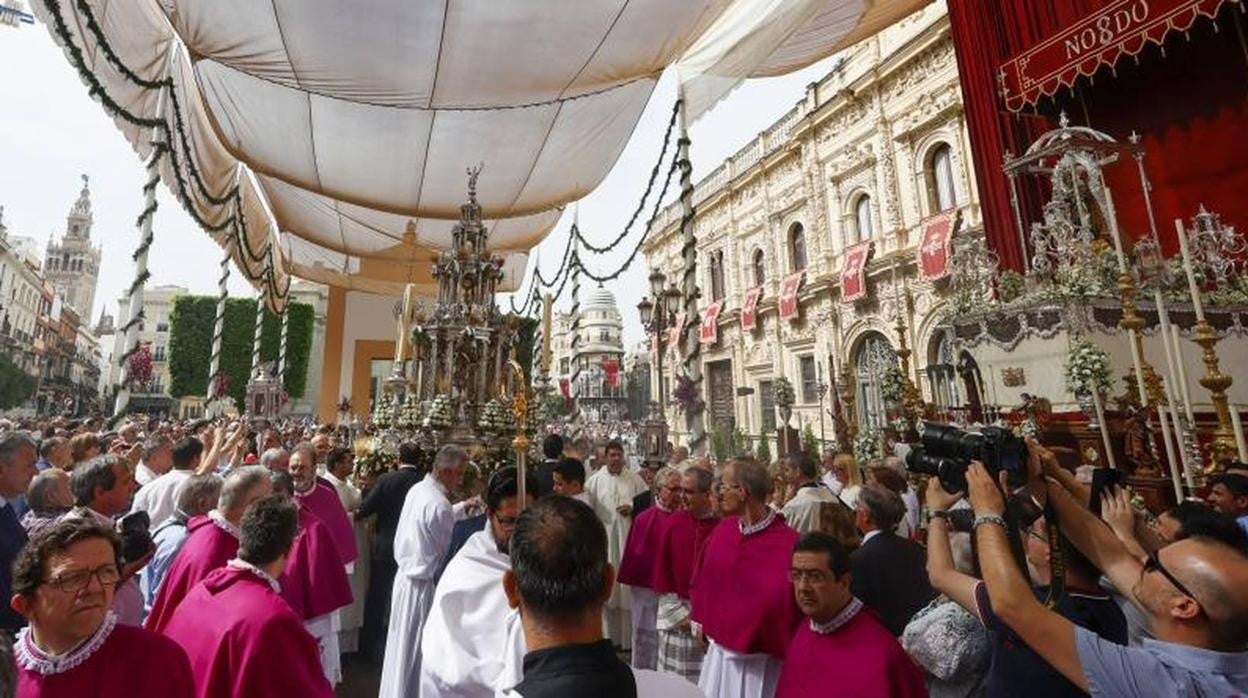 Las mejores imágenes de la procesión del Corpus Christi de Sevilla (I)