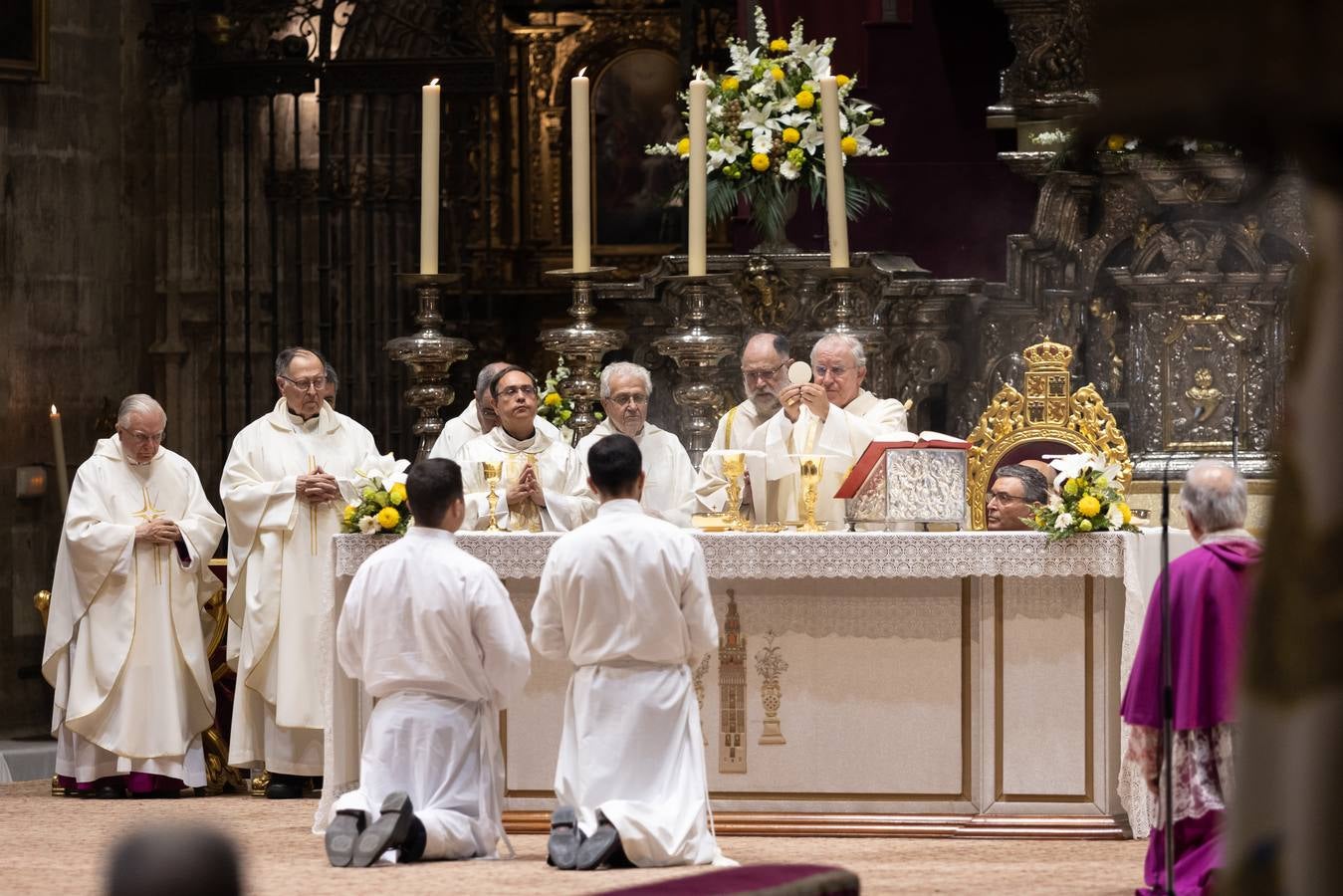 En imágenes, la Eucaristía del Corpus Christi en la Catedral de Sevilla