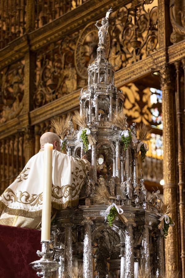 En imágenes, la Eucaristía del Corpus Christi en la Catedral de Sevilla