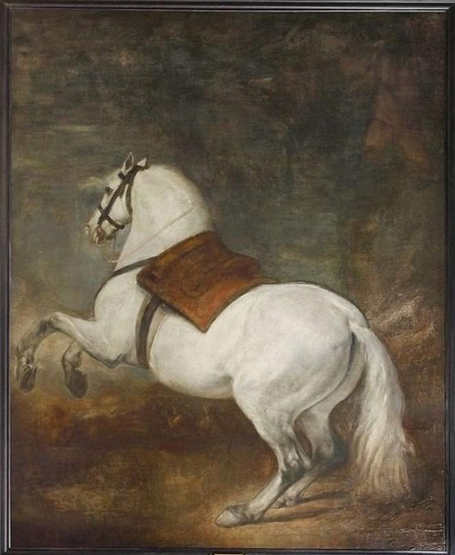Caballo Blanco, de Velázquez. ¿Cabalgaba solo? Este óleo de Diego de Rodríguez de Silva y Velázquez, 1634-1639, ha sido identificado en el inventario de 1660, a la muerte del pintor, por lo que se considera que era una obra terminada. Estaría disponible para colocarle un posible jinete, o quizás servía de modelo para otros retratos. Por una reproducción fotográfica se sabe que, en fecha imprecisa, el caballo fue montado por una figura de Santiago Matamoros, blandiendo la espada sobre un enemigo. Tras una restauración en 1957, las figuras pudieron ser eliminadas, pero con un desgaste generalizado de todo el fondo.