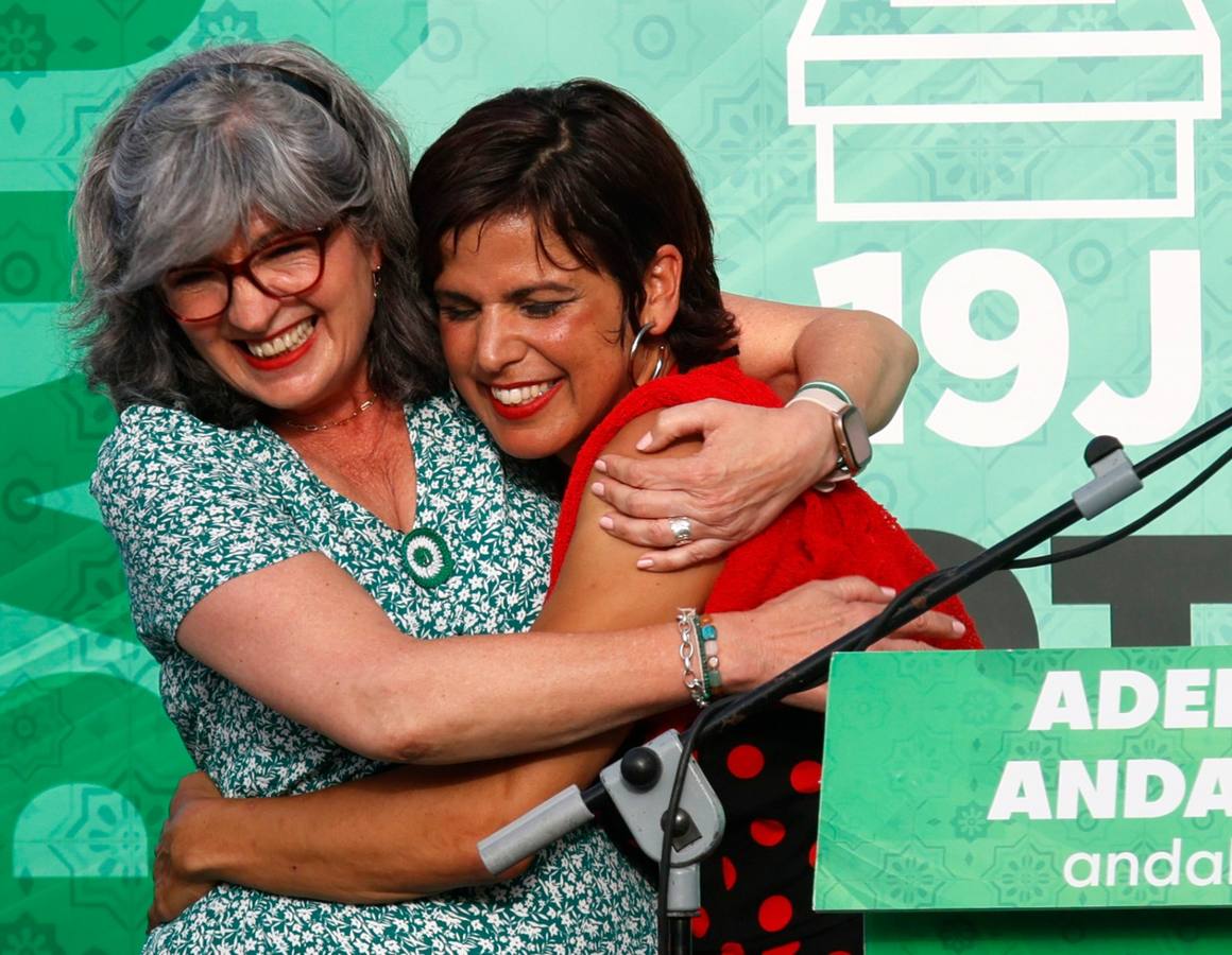 Teresa Rodríguez, de Adelante Andalucía, cerrando la campaña en Sevilla. MANUEL GÓMEZ