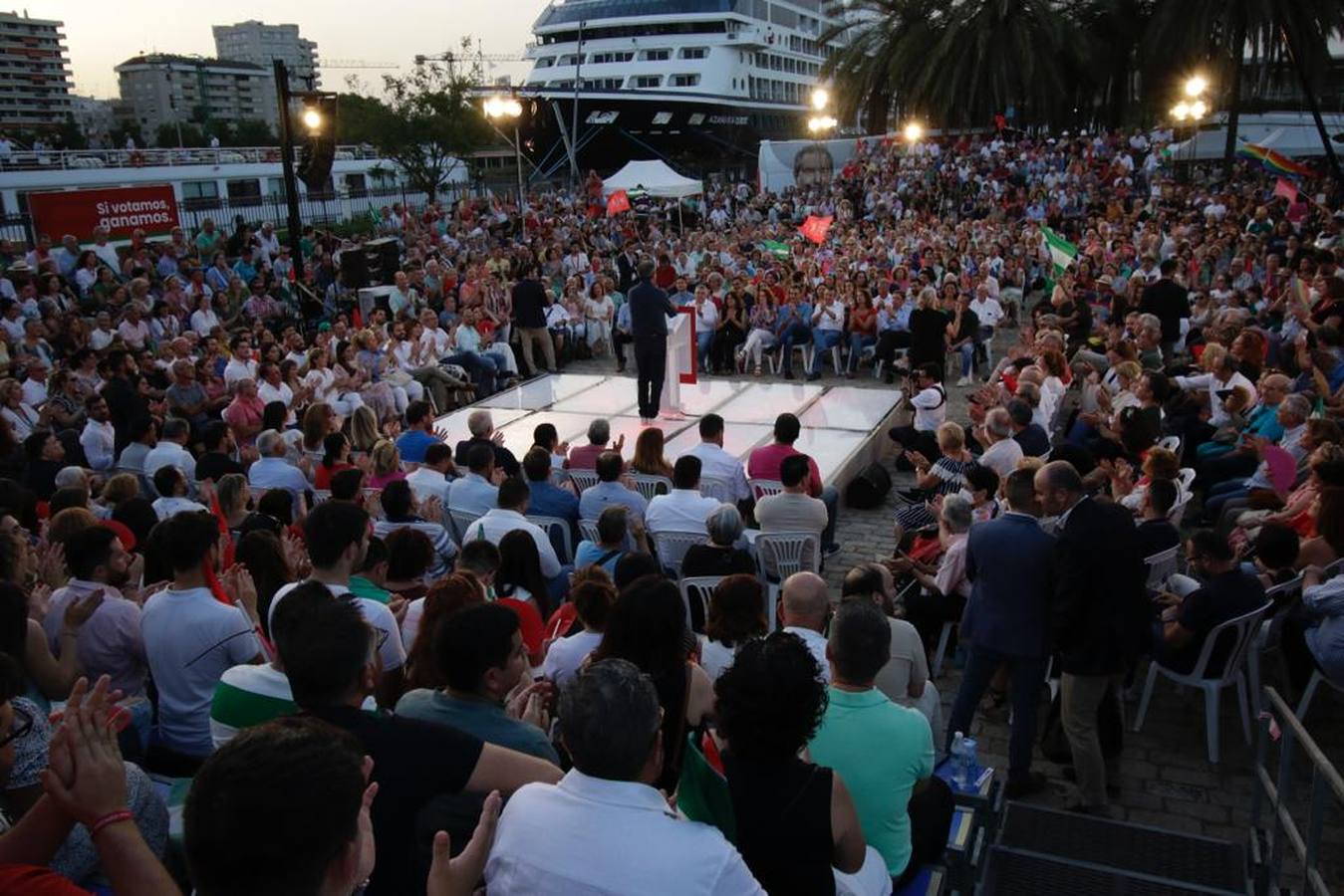 Juan Espadas, del PSOE, contó con Pedro Sánchez para cerrar la campaña. JUAN FLORES