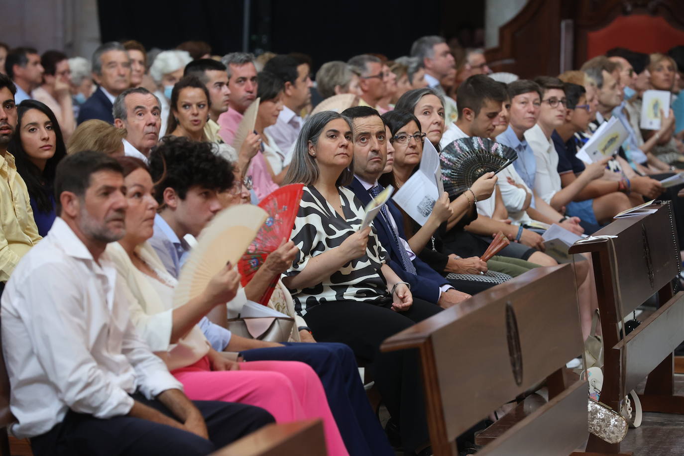 La ordenación de cinco nuevos presbíteros en la Mezquita-Catedral de Córdoba, en imágenes